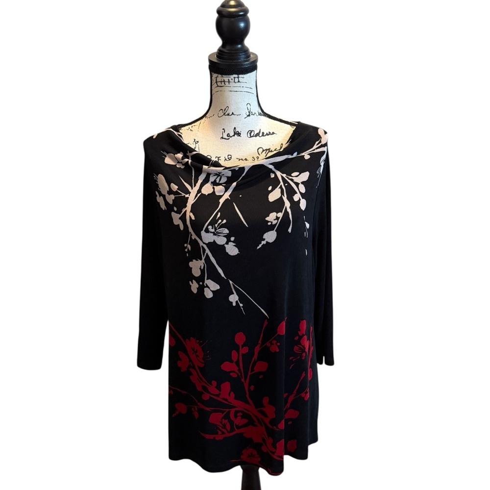 Chico’s Travelers Floral Tunic Black Red Size Large 2 Stretch 3/4 length sleeves